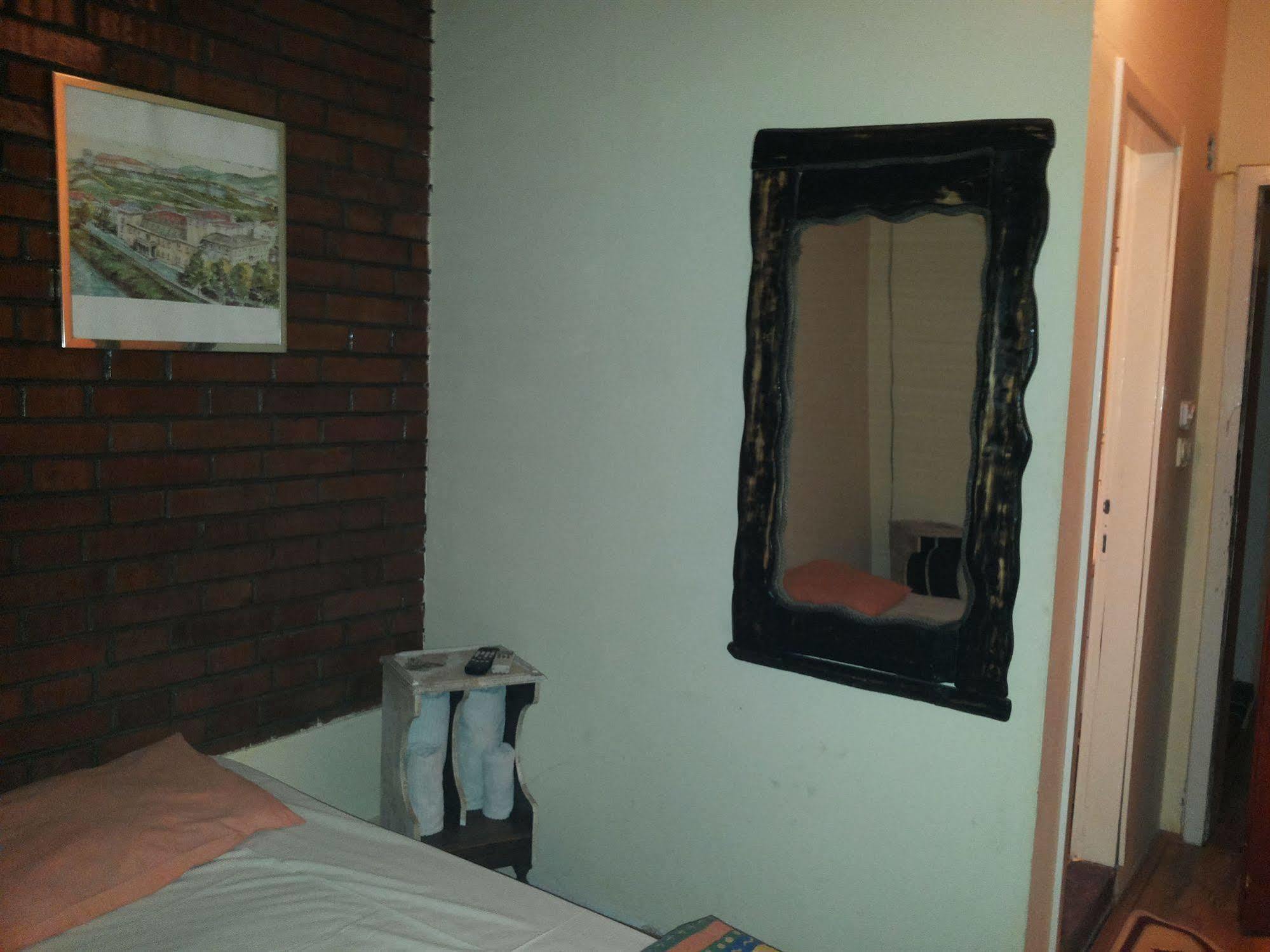 Hotel Vuk สโกเปีย ภายนอก รูปภาพ